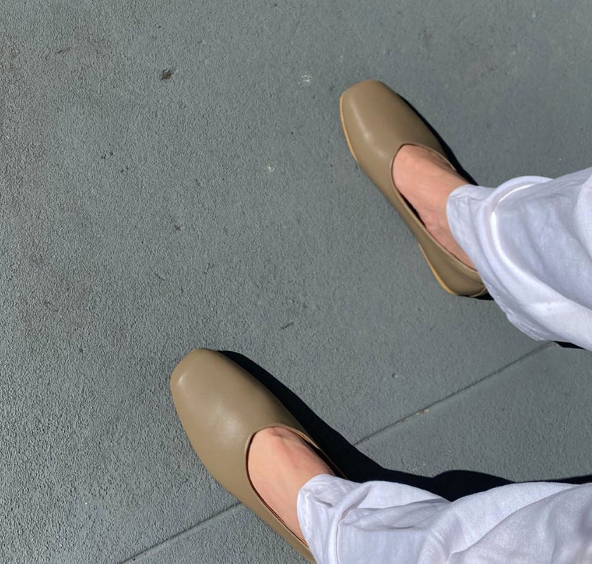 The Ballerine Flat in Antique White - Image 3
