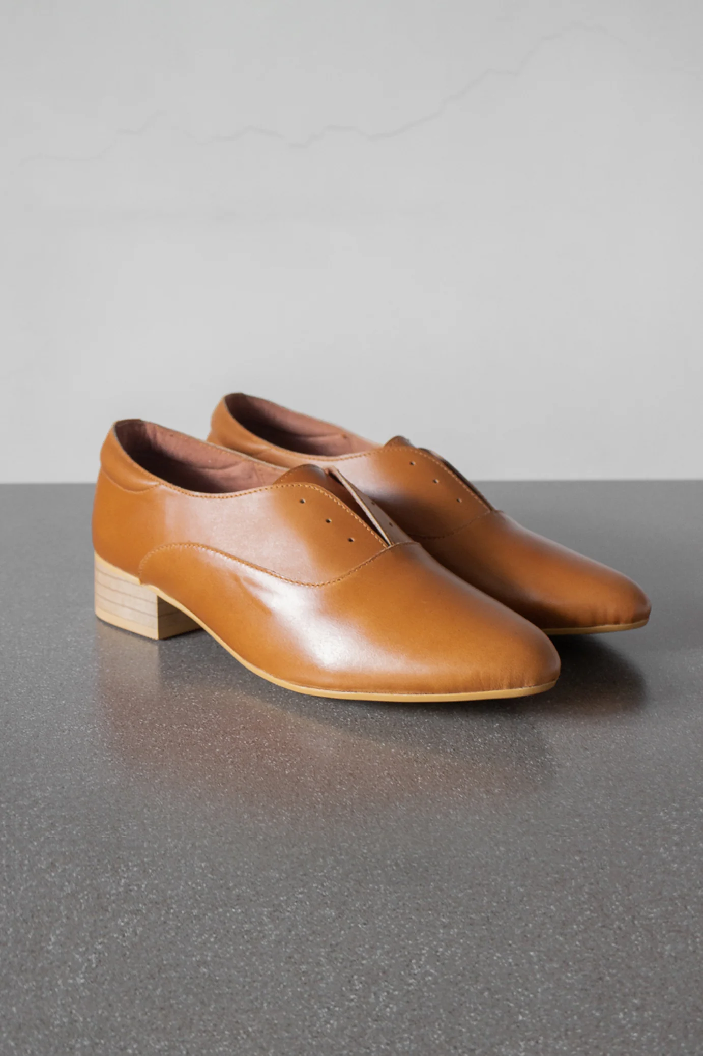 The Balmore Oxford in Tan - Image 4