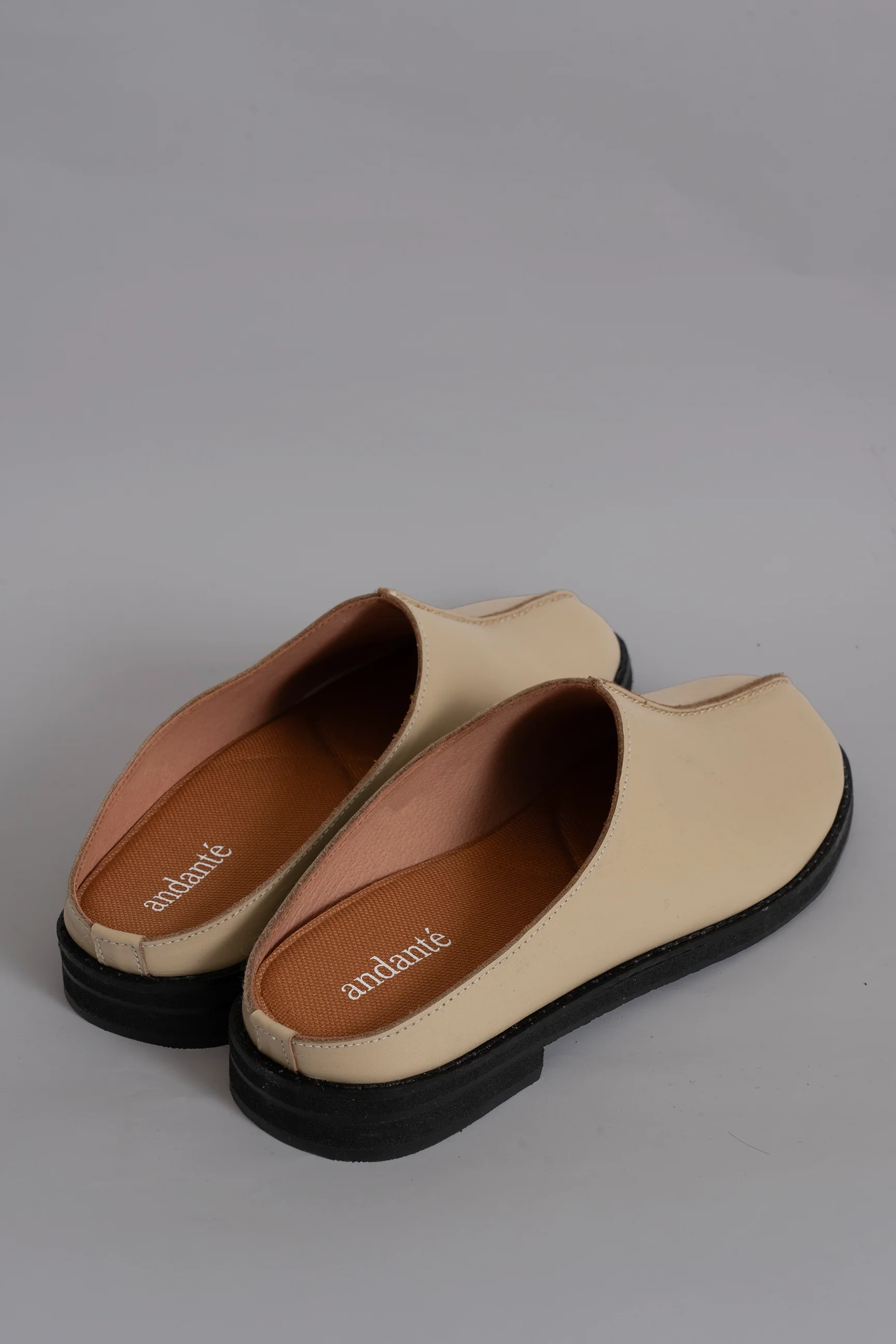 The Clog Mule in Cream - Image 4