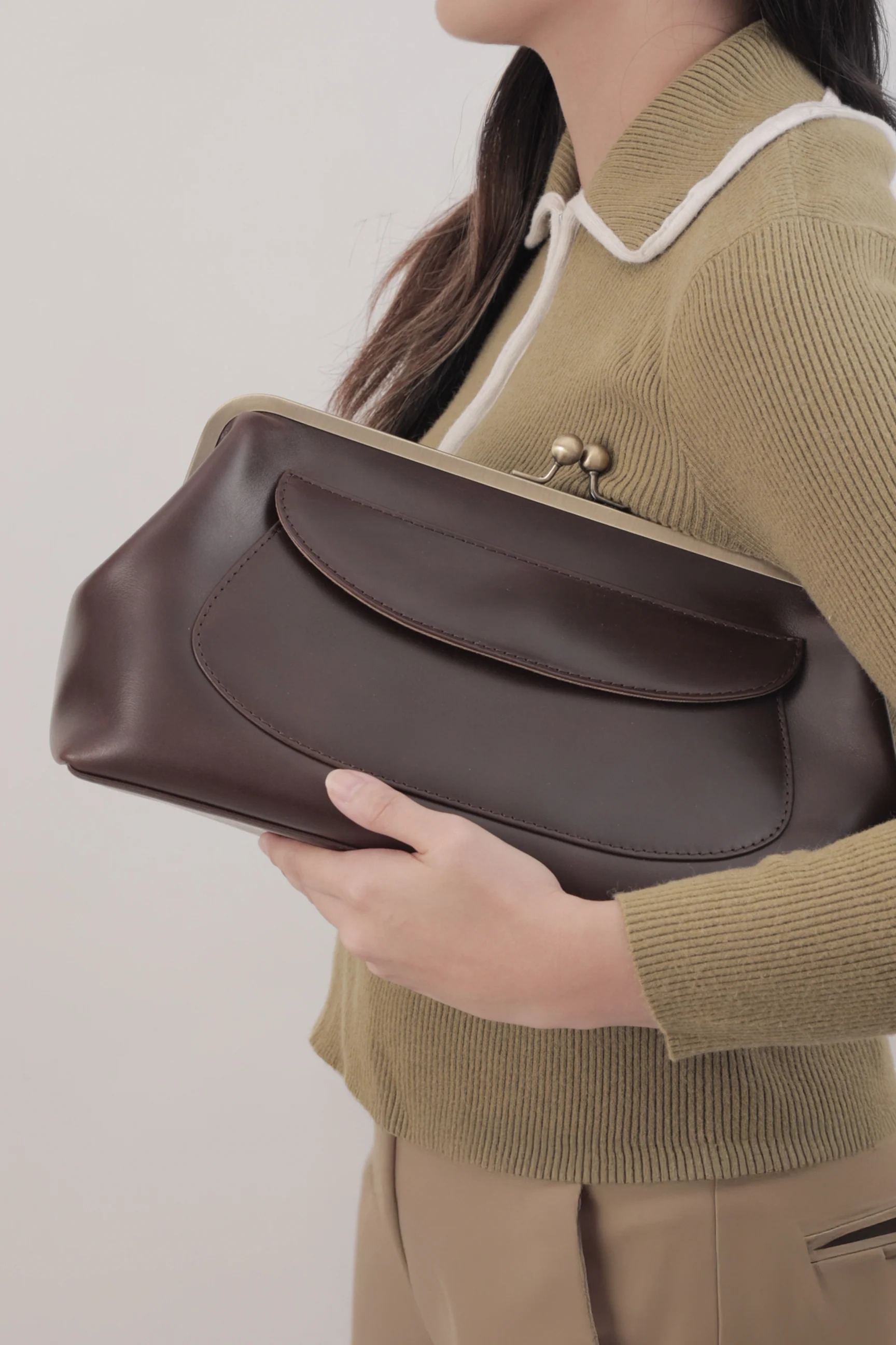 The Grande Nonna Pouch in Antique Brown - Image 4