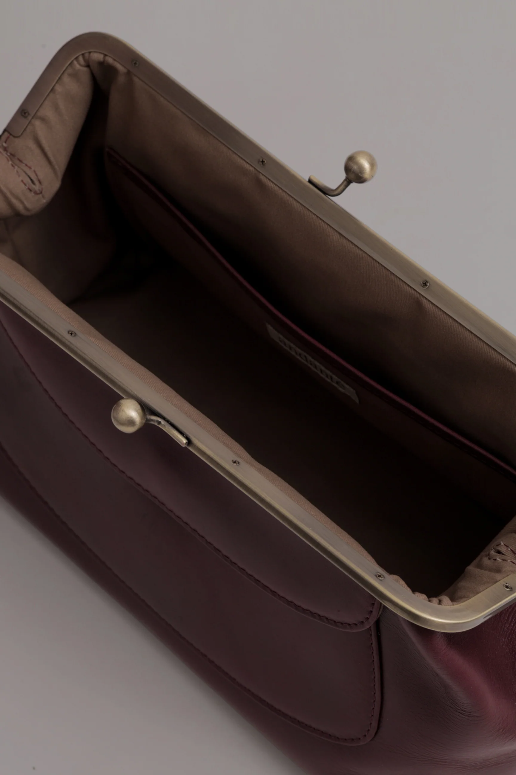 The Grande Nonna Pouch in Burgundy - Image 3