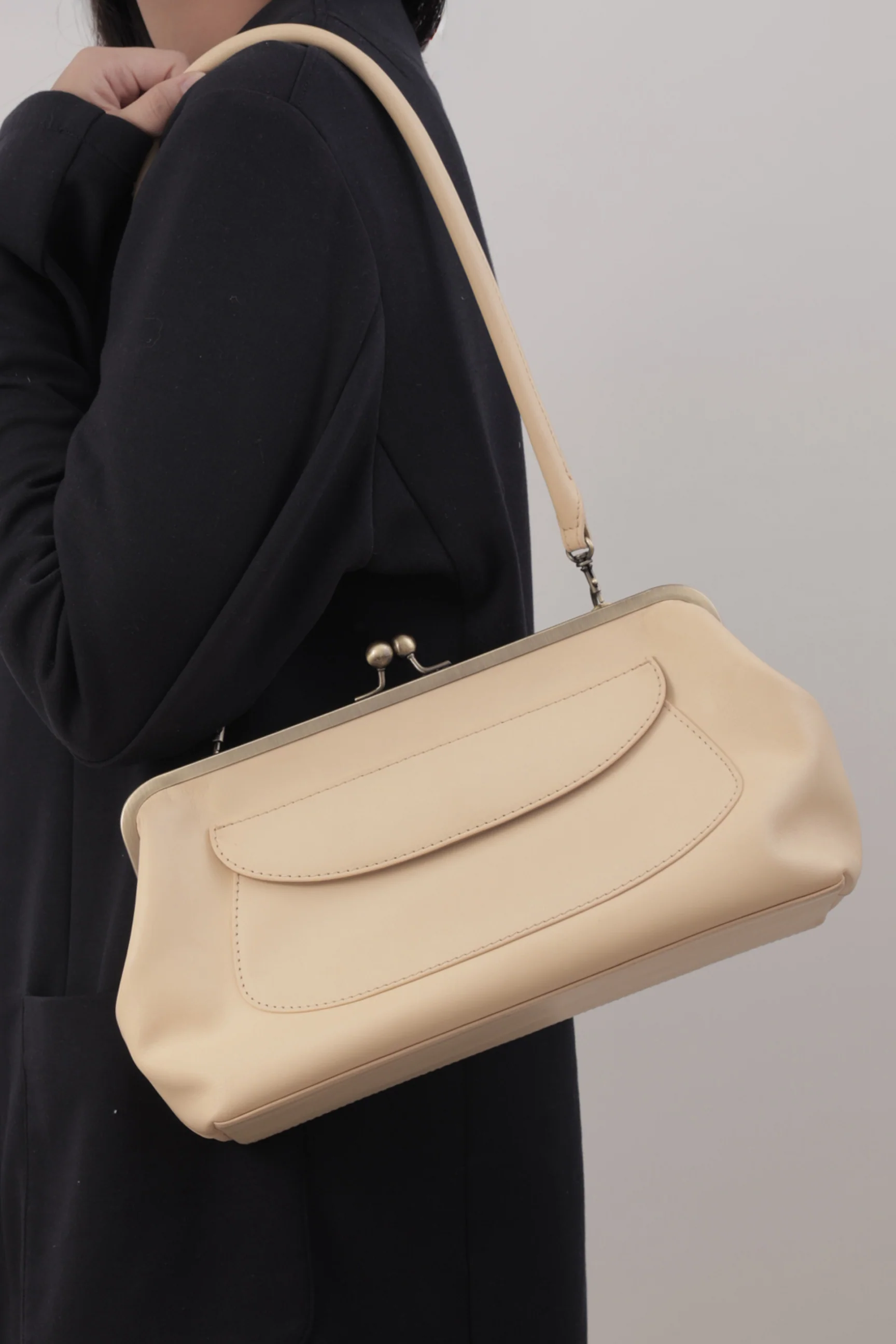 The Grande Nonna Pouch in Butter - Image 4