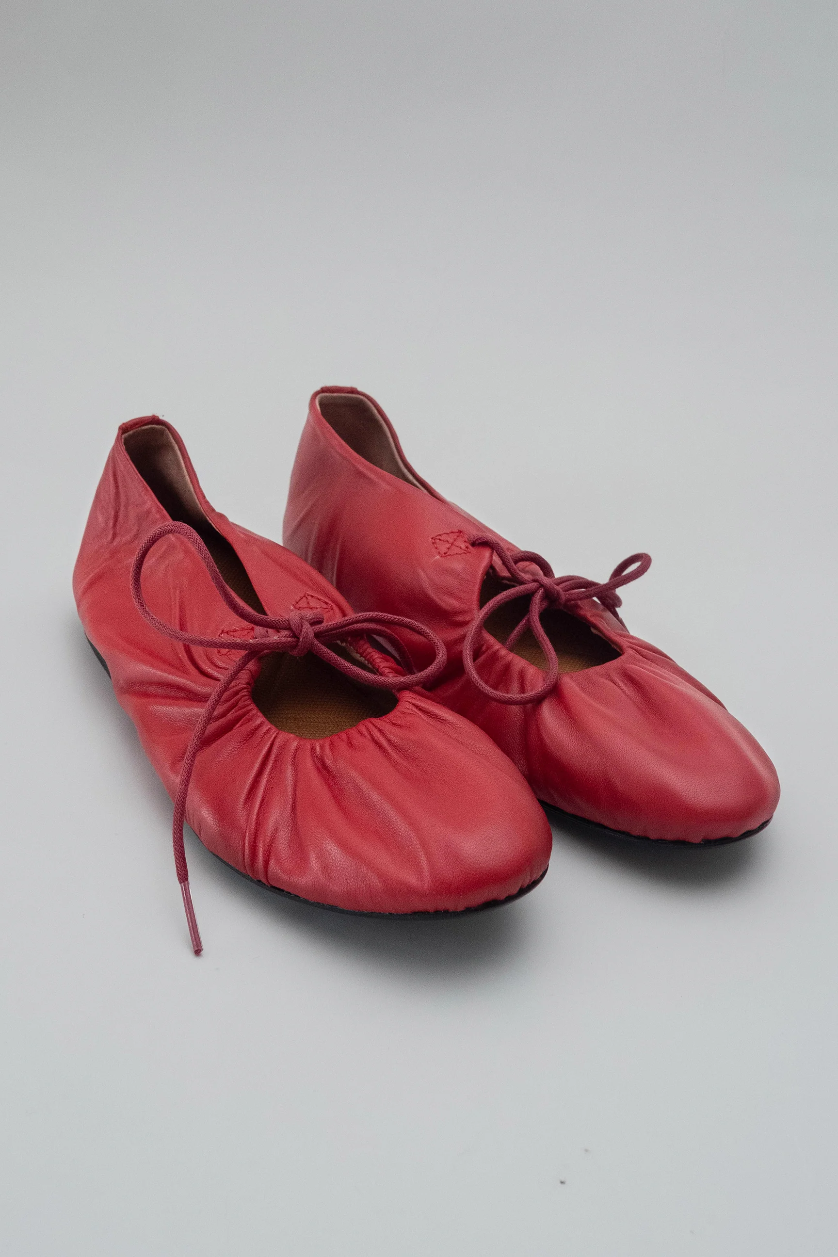 The Scrunchie Flat in Chili - Image 3