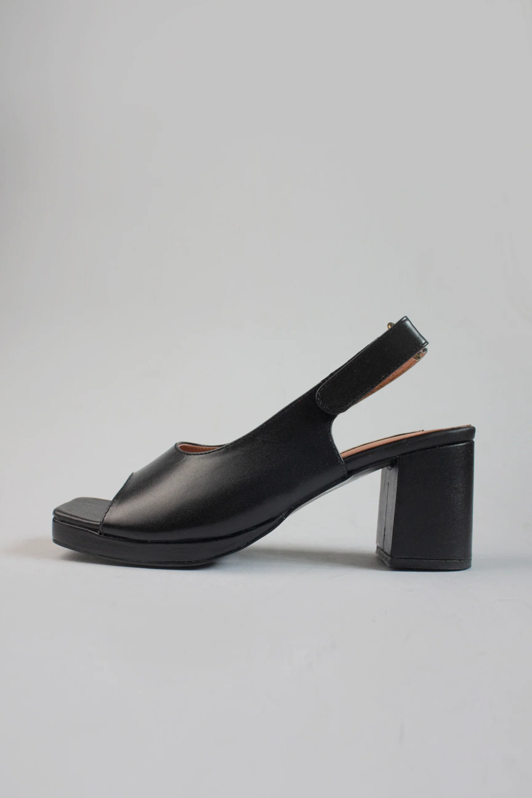 The Slingback Heel in Black - Image 4